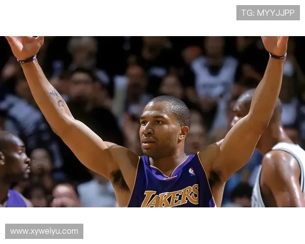 2001年NBA季后赛马刺与小牛的激烈对决回顾与分析